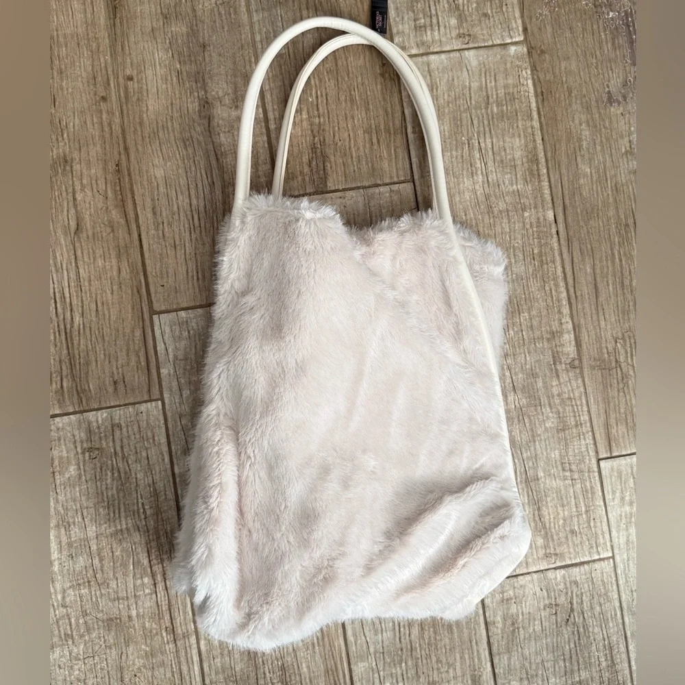 Victoria’s Secret Faux Fur Tote Bag, Brand New with Tags - Picture 3 of 4